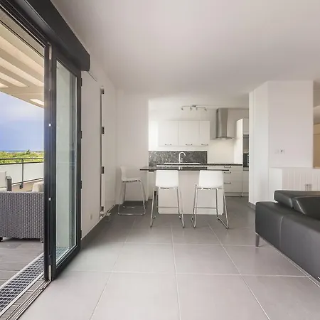 Le 180° Apartment *